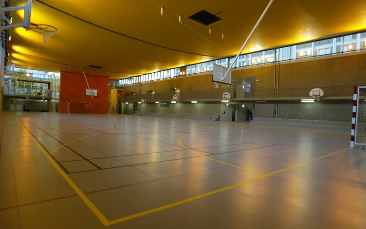 Paris sport proximité : badminton, crossfit et gym douce au gymnase Reuilly