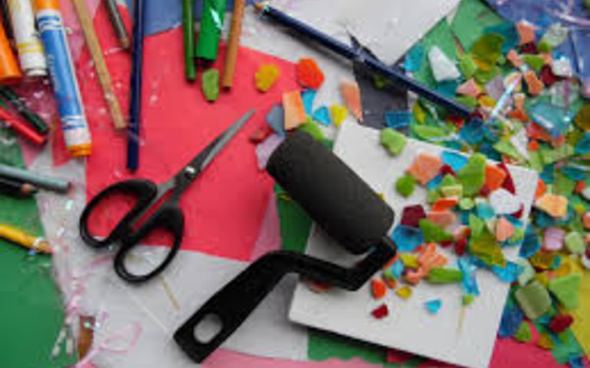 Graine d'artiste : Création de guirlandes décoratives pour la fête de la Chapelle !