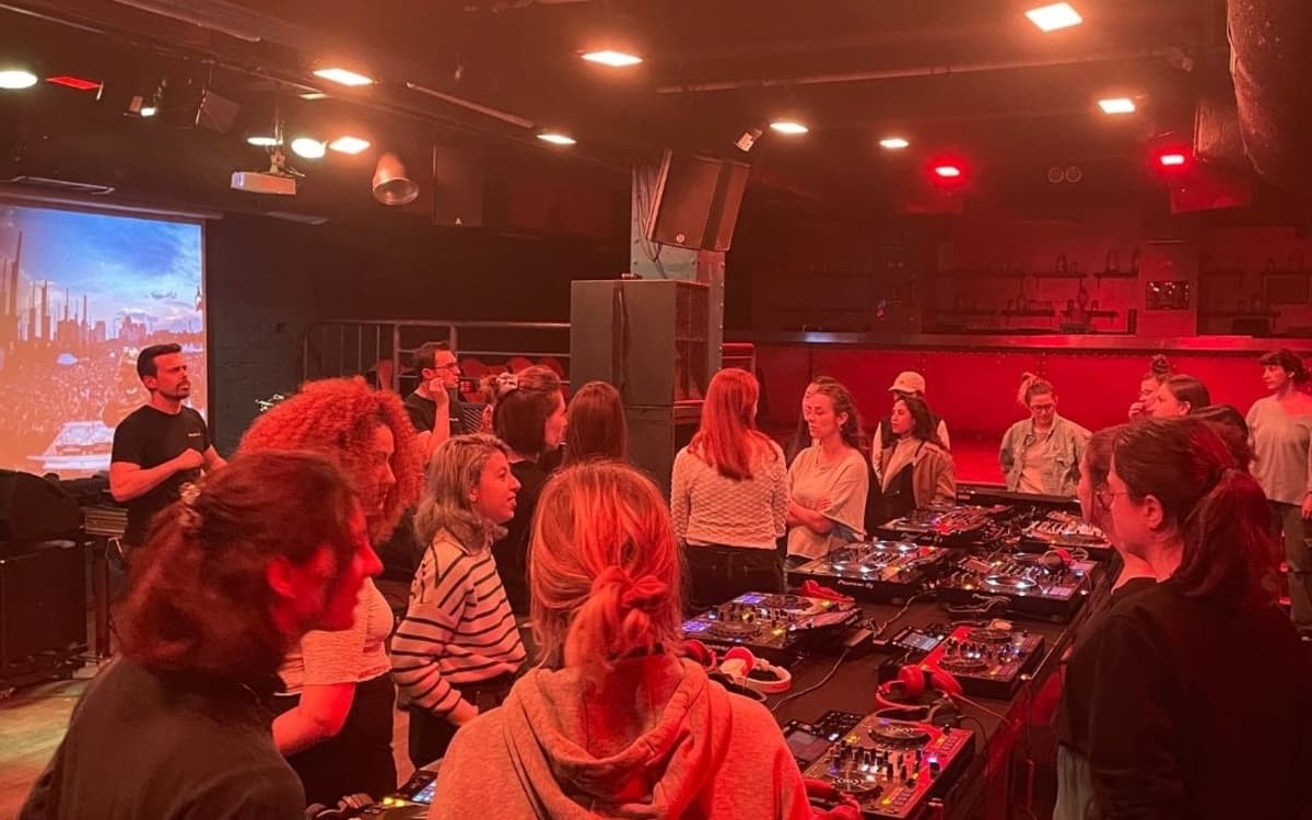 Cours d'initiation au mix digital avec Connect'Her à La Machine !