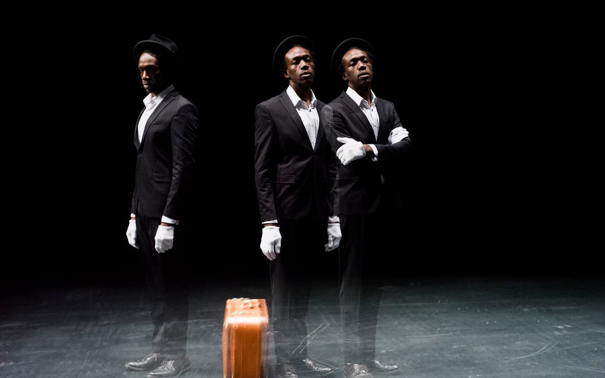 Salade, tomate, oignons, une pièce sur la quête d'identité au Théâtre Silvia Monfort