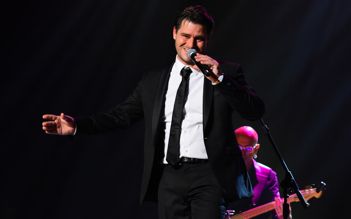 Julien Dassin chante Joe Dassin au Théâtre de la Tour Eiffel