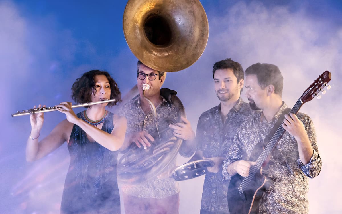 Amina Mezaache & Maracuja