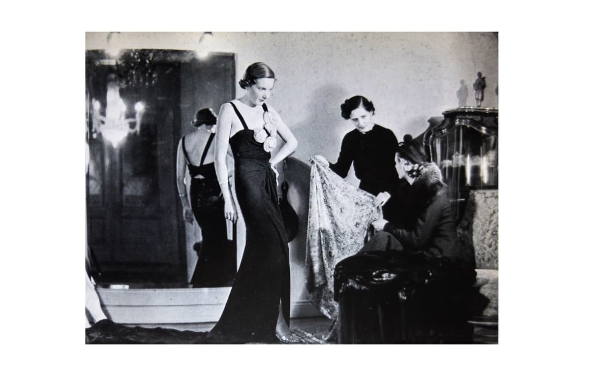 Des créateurs aux petites mains : les métiers de la haute couture parisienne