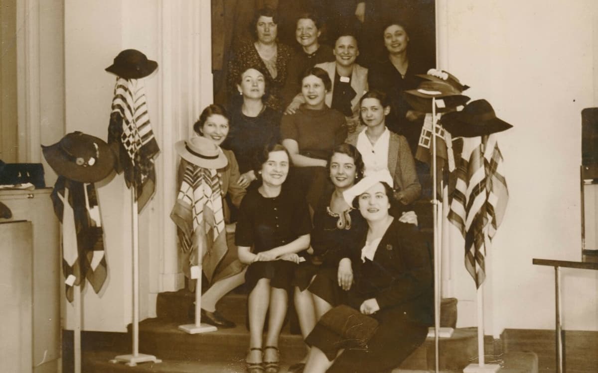 Les petites mains de la mode. Plongée au coeur des maisons de couture parisiennes, 1880-1945