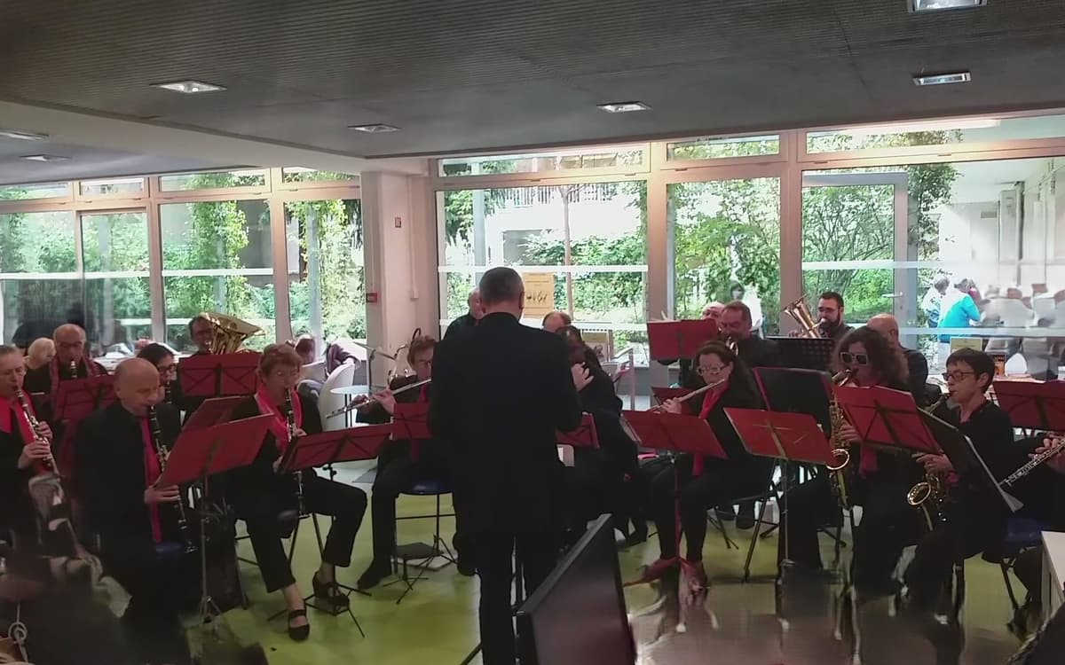 Un anniversaire en fanfare dans le jardin de la Bibliothèque Germaine Tillion…