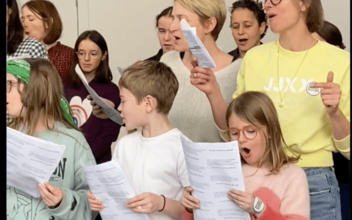 La chorale de meufs invite les Kids !