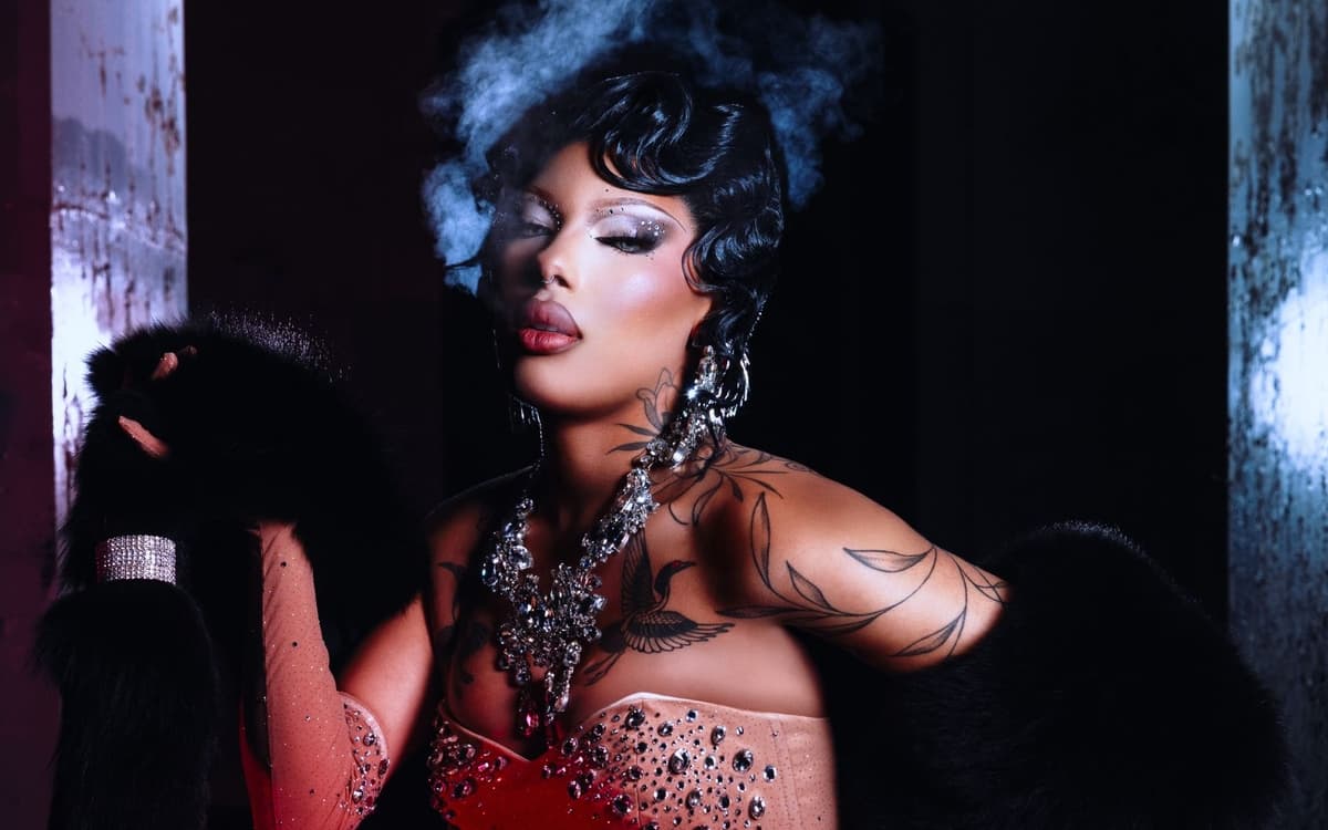 Drag invasion Eboni Labelle