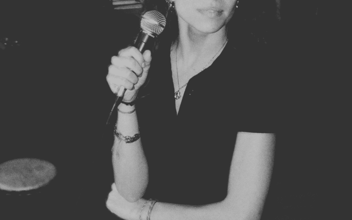 Julianna invite Soledad Bloom