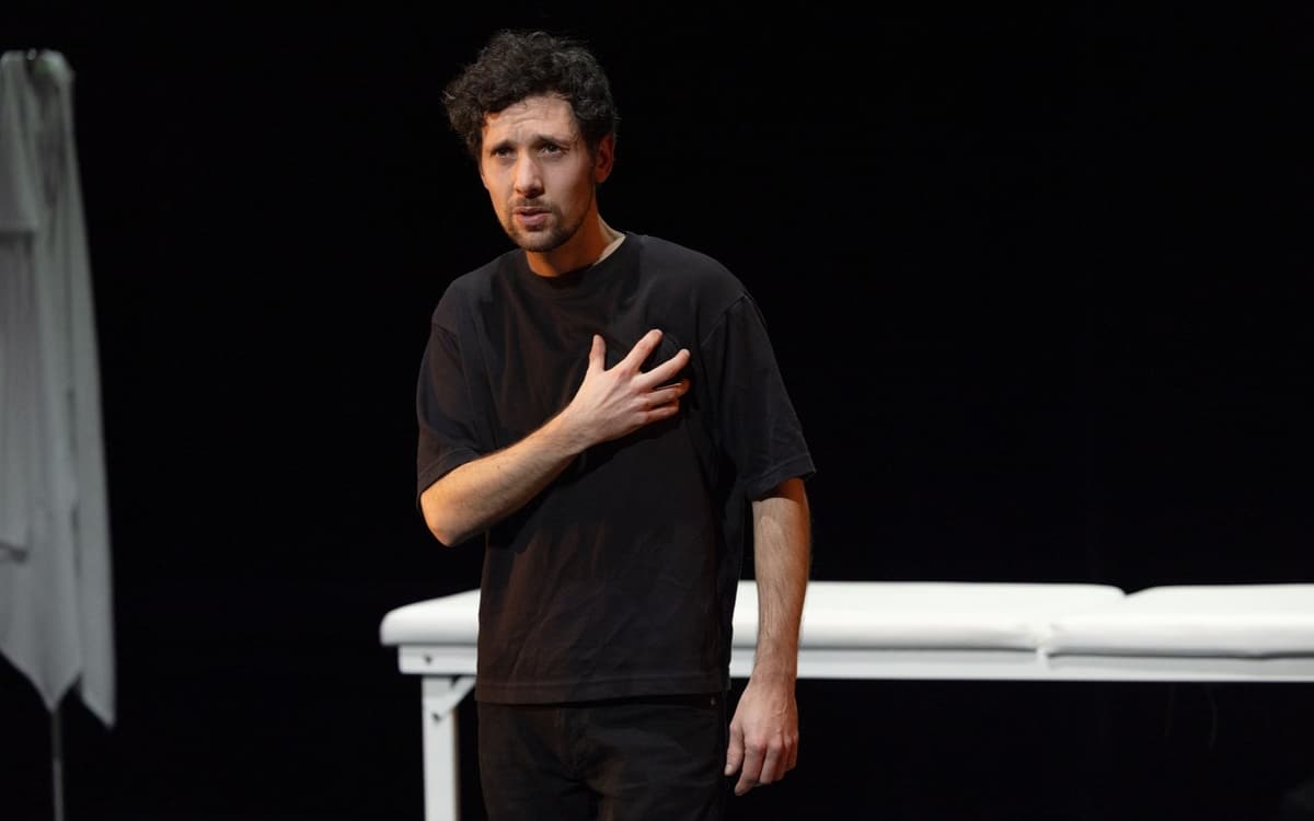 Représentation de la pièce de théâtre " Battements Contraires" au théâtre Lepic