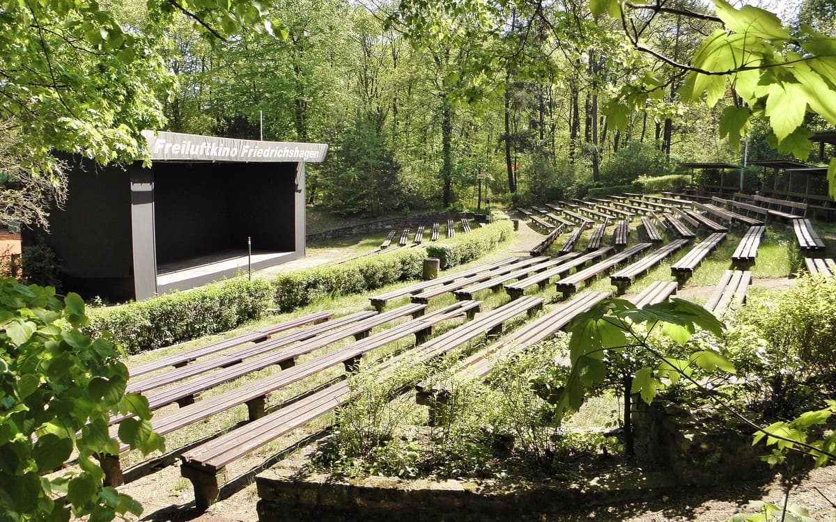 Festival Ciné Chapelle, quand le cinéma s’invite dans les jardins partagés du 18e arrondissement.