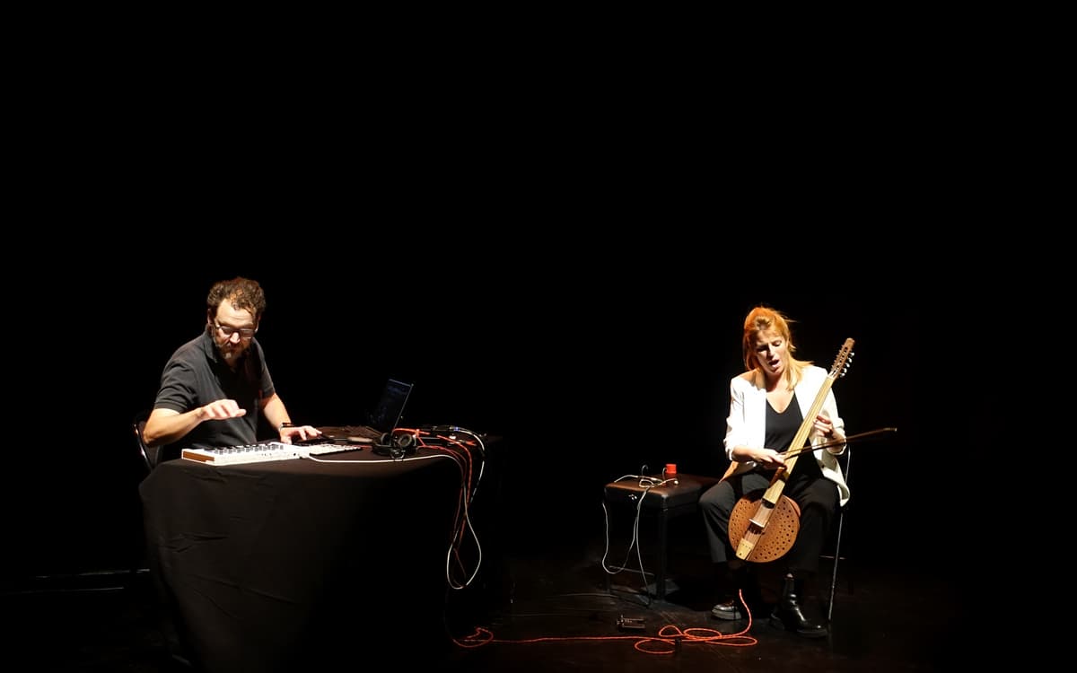 ÉLISE DABROWSKI & SÉBASTIEN BÉRANGER (CIE DIƒƒƒUSION) / de Bruit et de Fureur