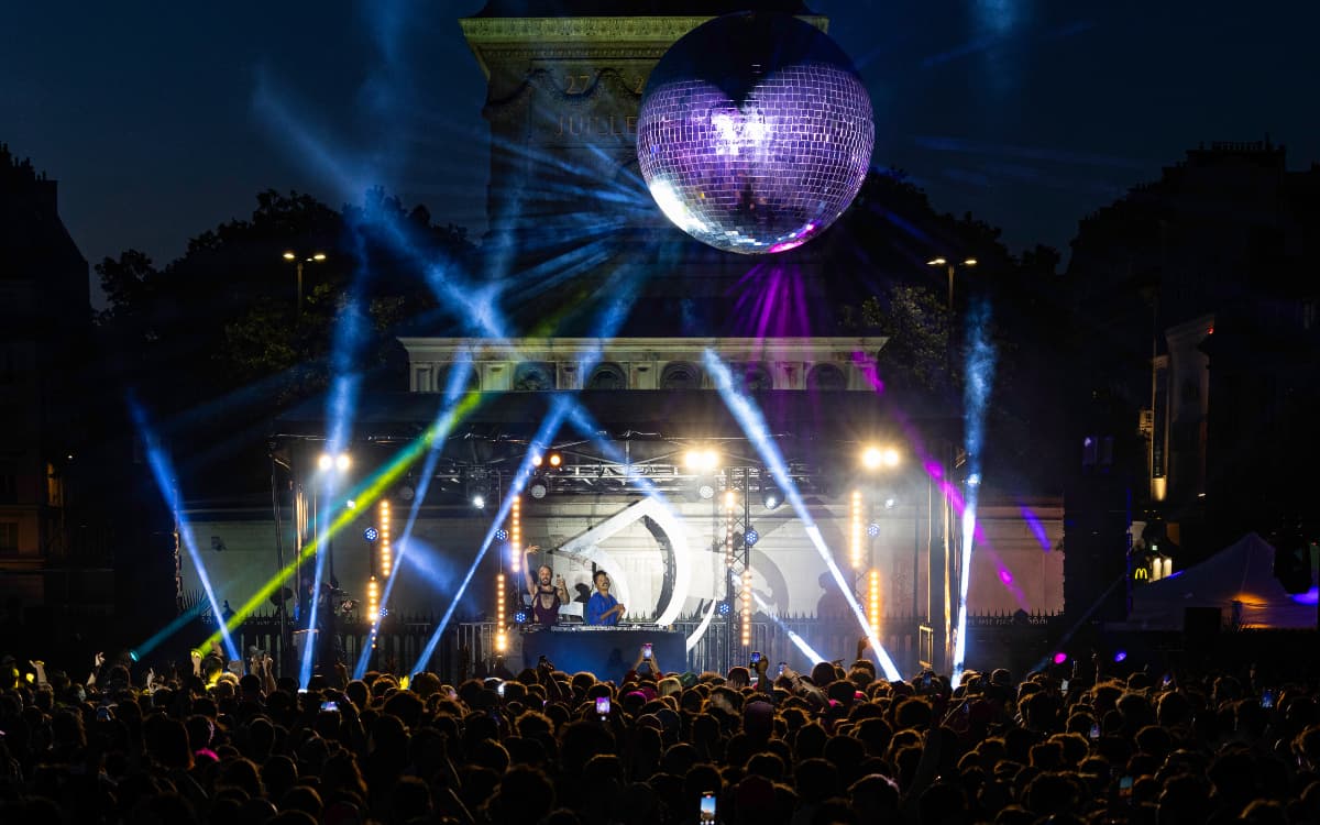 Rejoignez-nous pour le Bal de l'amour, place de la Bastille