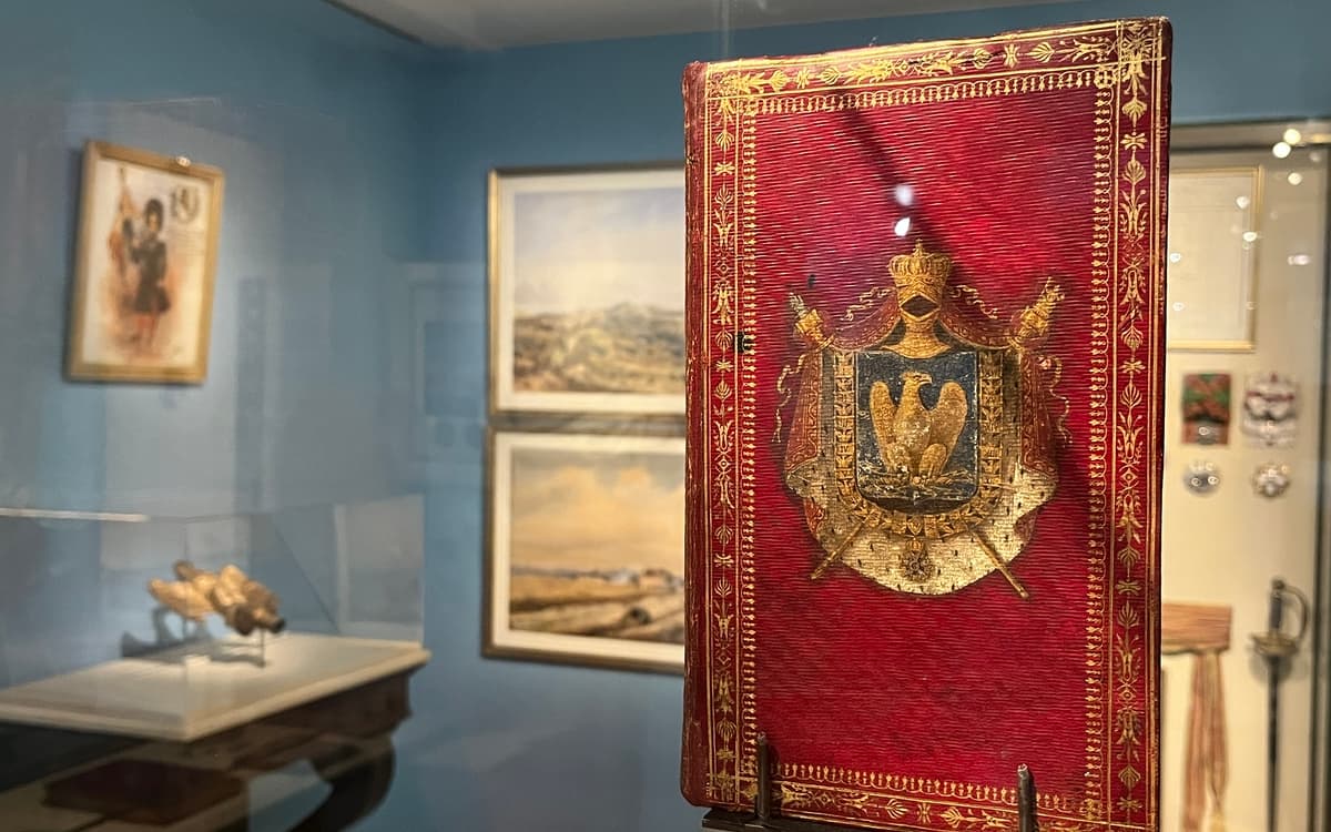 Visite guidée de l'exposition "Du courage à l'honneur. Trésors de la symbolique du Service historique de la Défense"