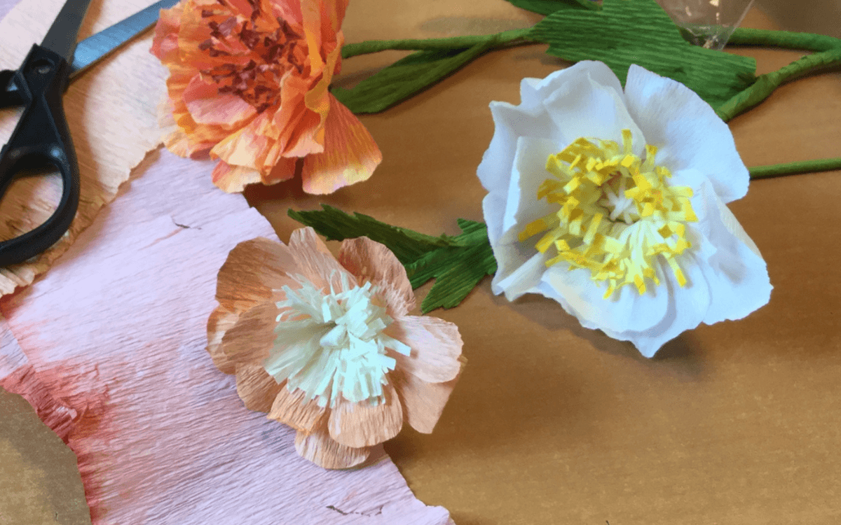 Atelier créatif : fleurs en papier crépon