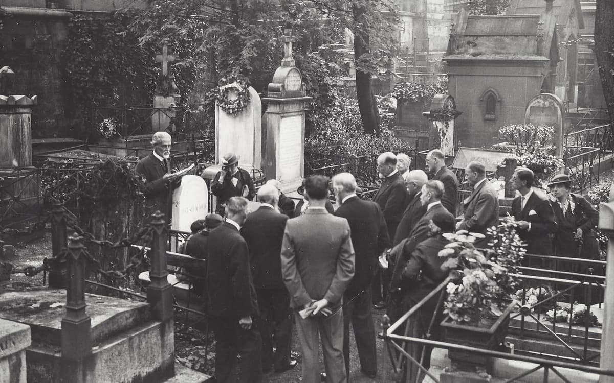 Promenade au Père-Lachaise sur les pas d'Auguste Comte