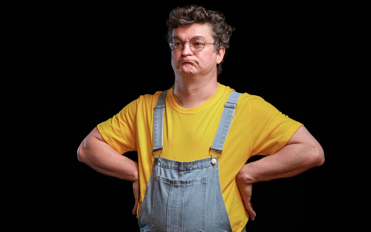Julien Rossier est Coluche ! C'est l'histoire d'un mec…