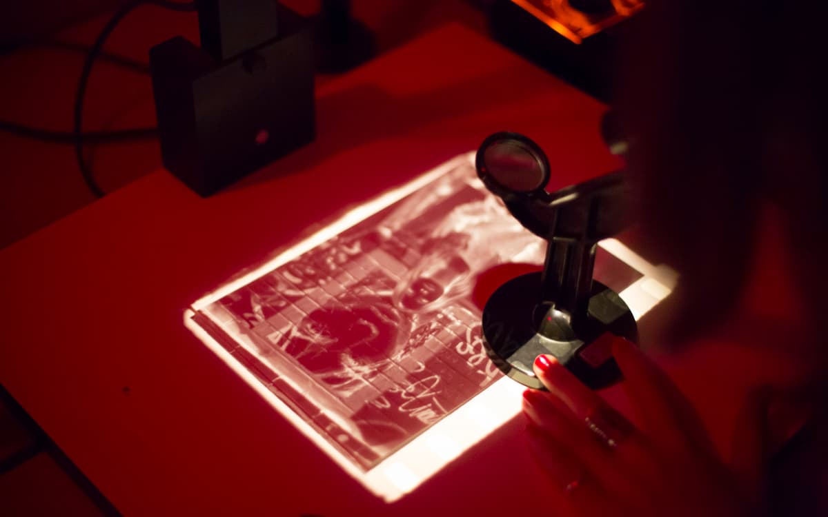 Atelier de photographie argentique noir et blanc et de tirage en chambre noire