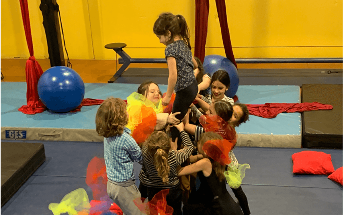 Stage cirque pour les enfants pendant les vacances de printemps