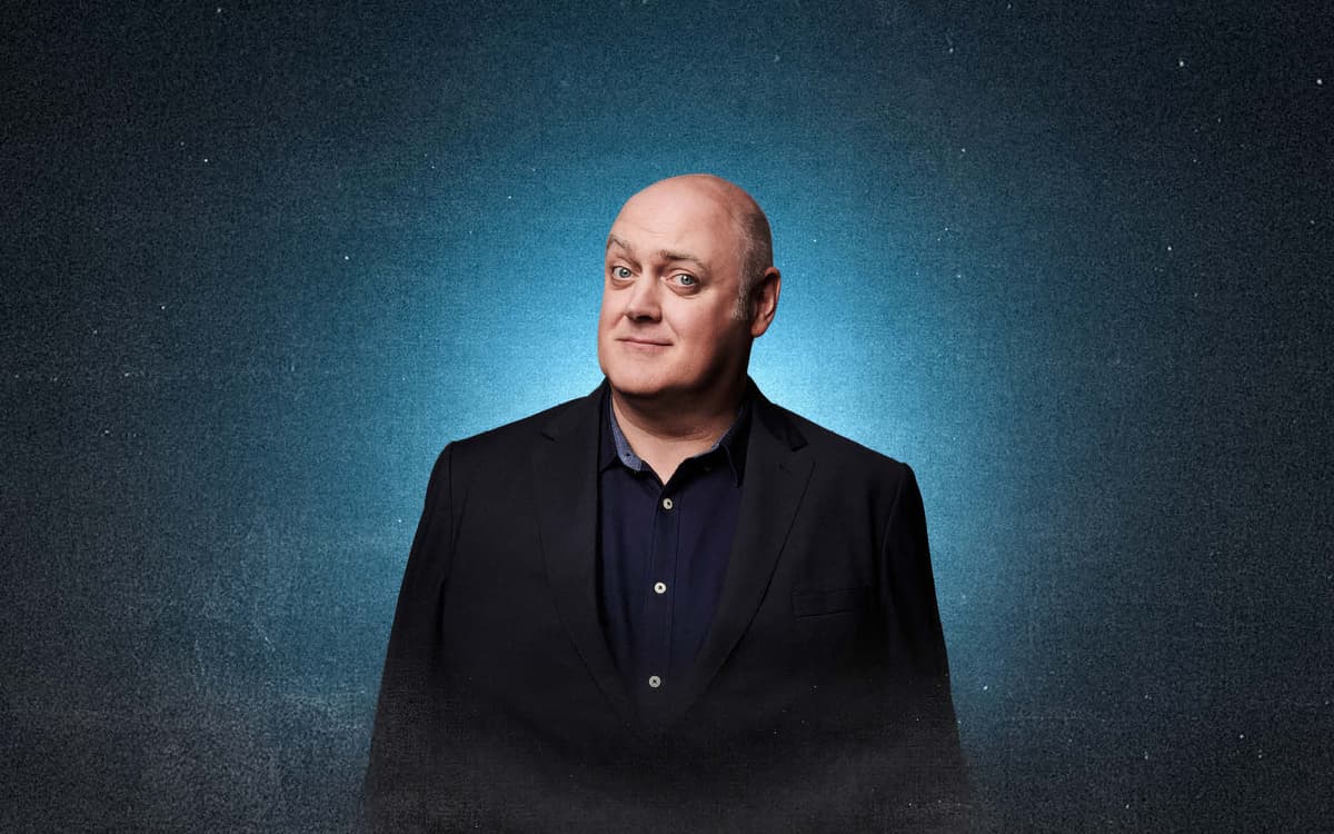Dara Ó Briain en stand up à l'Alhambra en avril