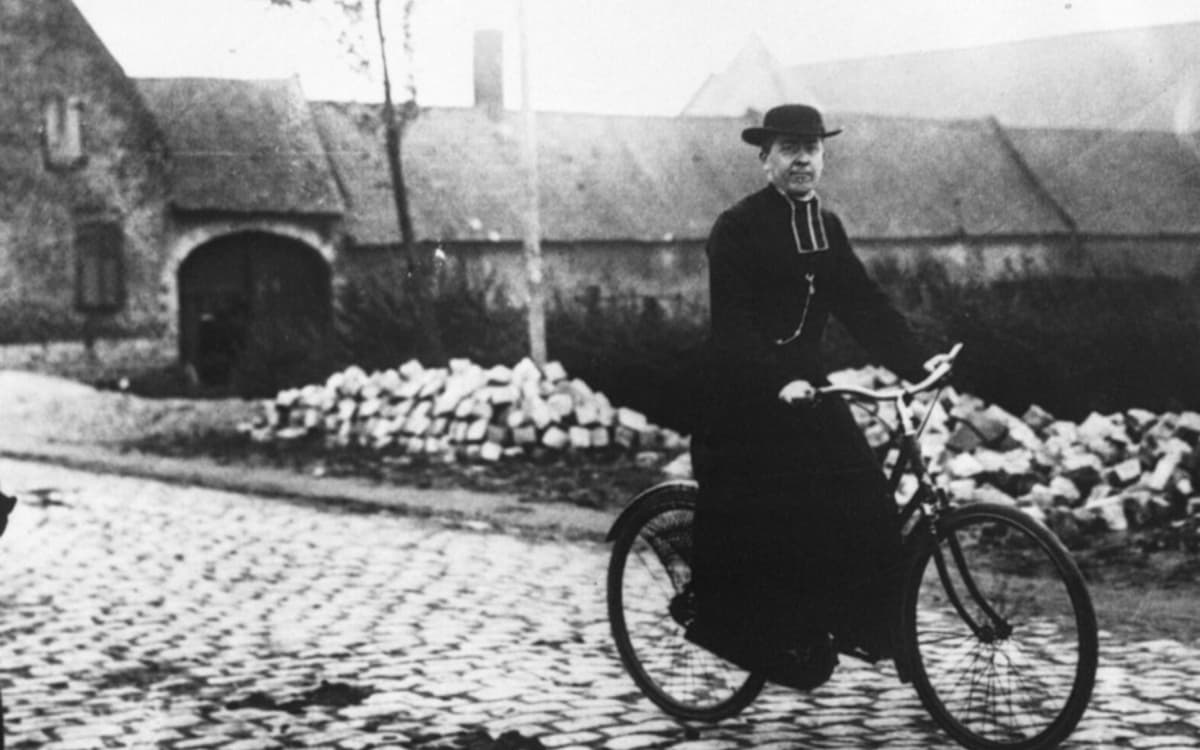 Des soutanes et des émotions : histoire d’un habit qui a beaucoup fait parler de lui