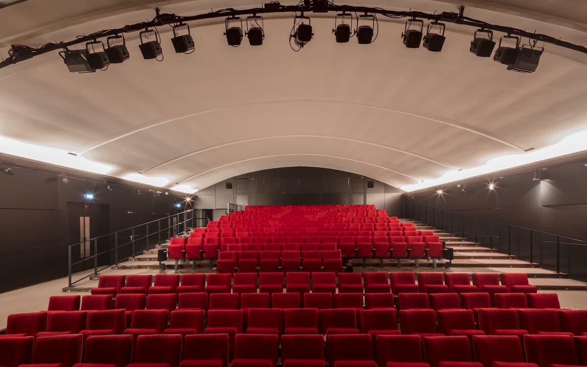 Soirée de clôture du festival de l'artisanat au théâtre Traversière