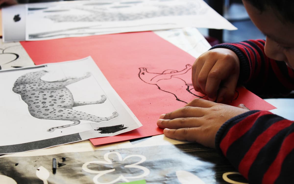 Atelier découverte de la gravure par Julia Chausson