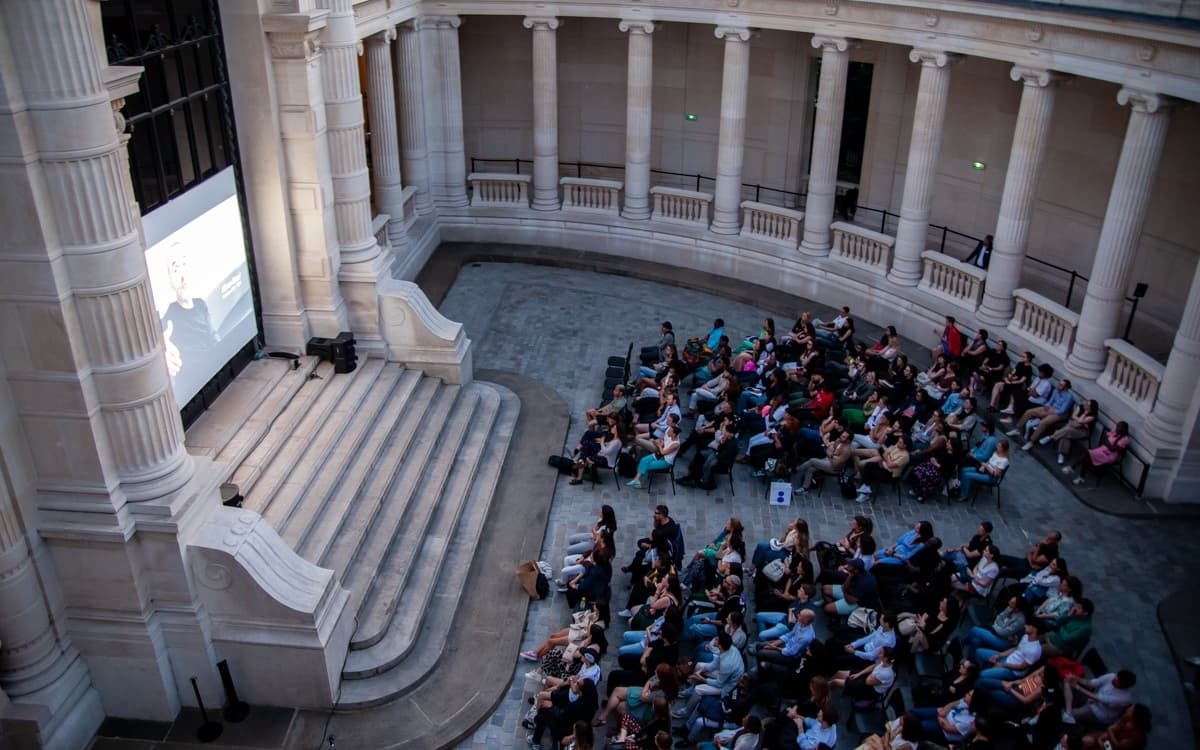 Galliera fait son cinéma : le 18e siècle sous le feu des projecteurs !