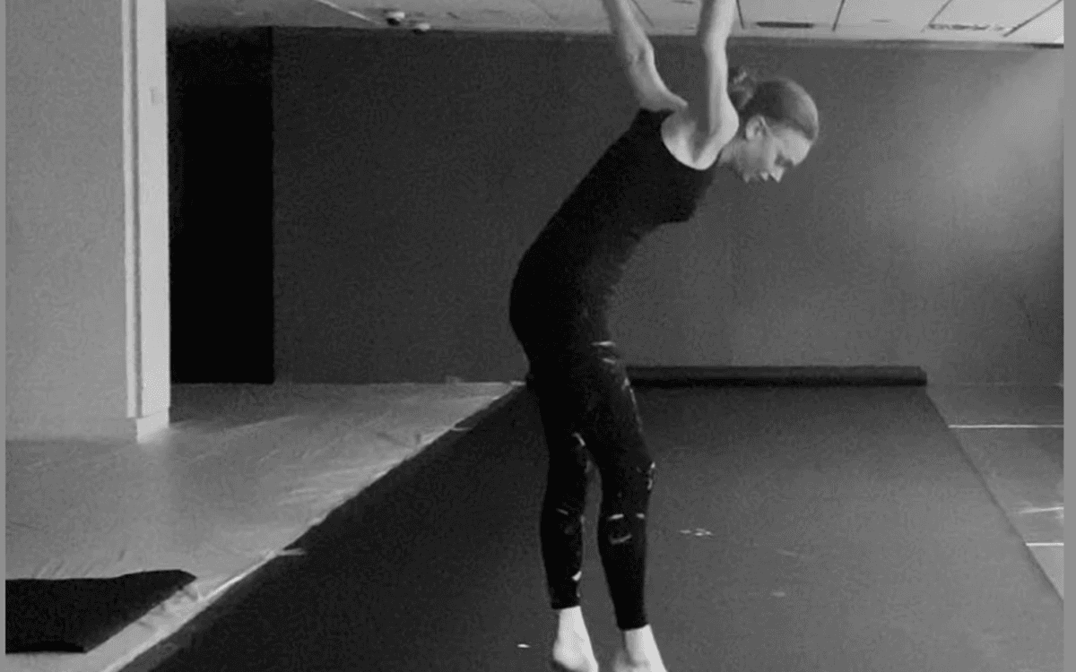 Performance dansée d’Alice Anderson « Healing Session »