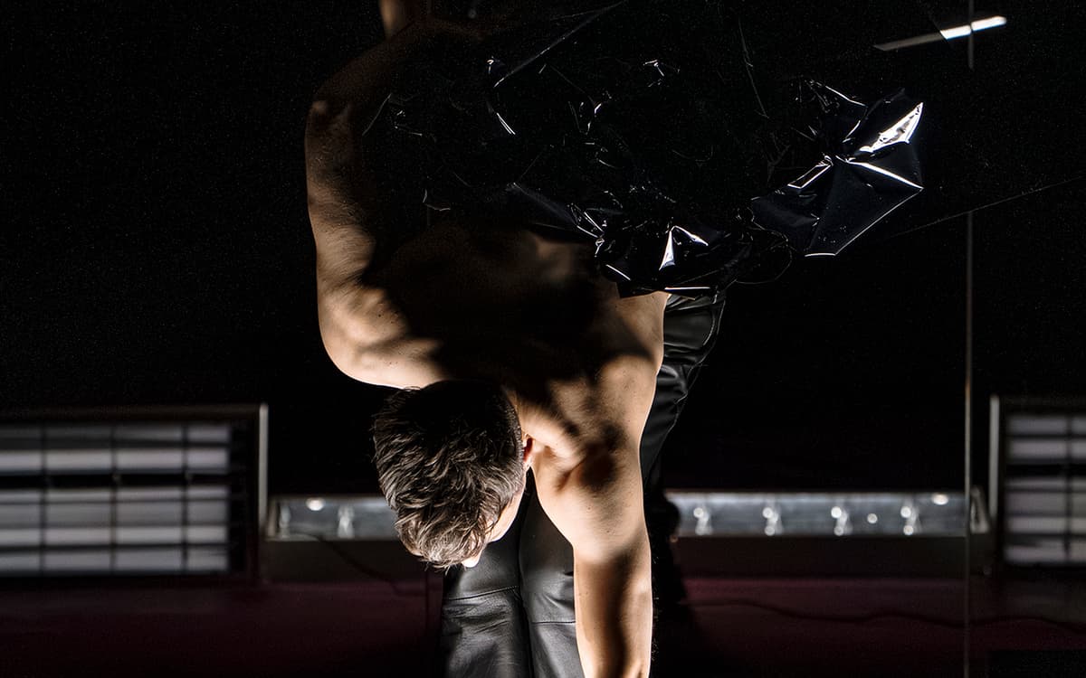 Open my chest and place our tomorrows inside, spectacle d'Emmanuel Eggermont au Carreau du Temple