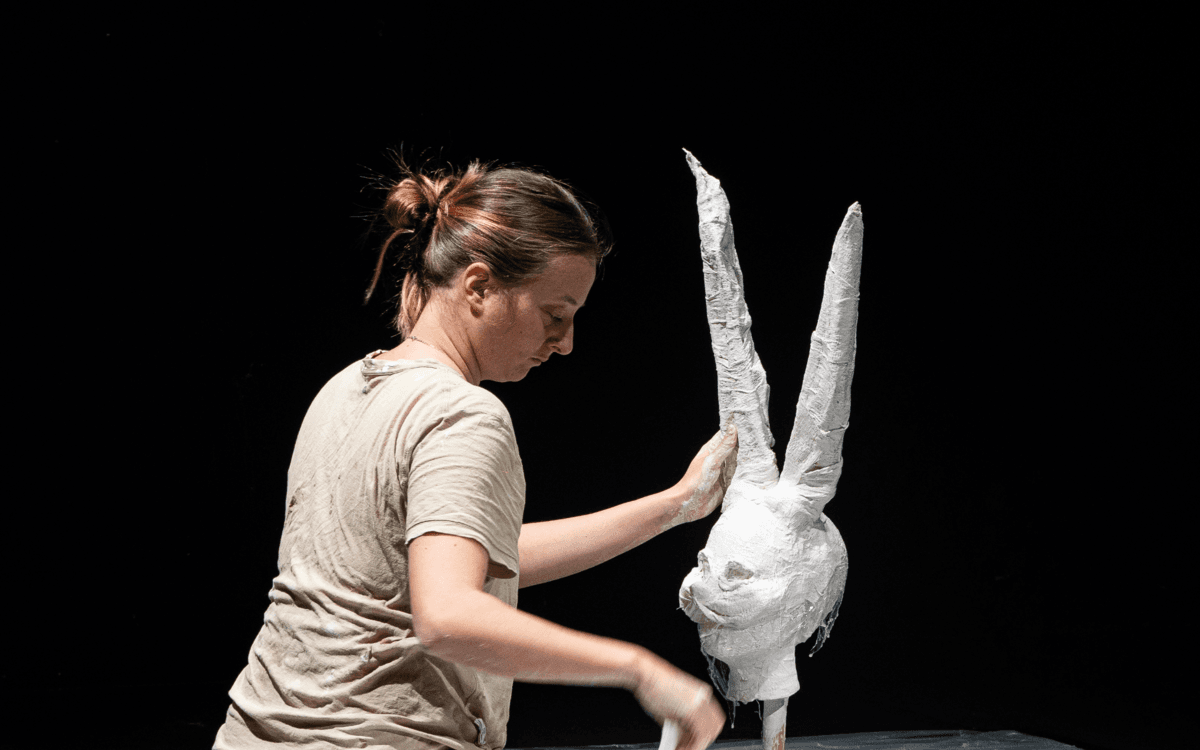 Fragments #14 : Noires Sœurs, chronique d’une famille décomposée / La Chasse au lapin