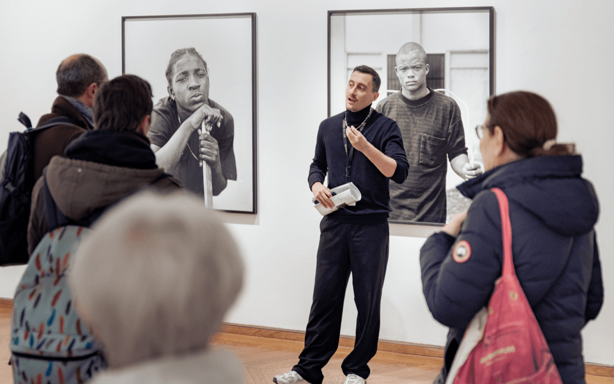 Visite guidée des expositions « La photographie en toutes lettres » et « Camille Vivier »