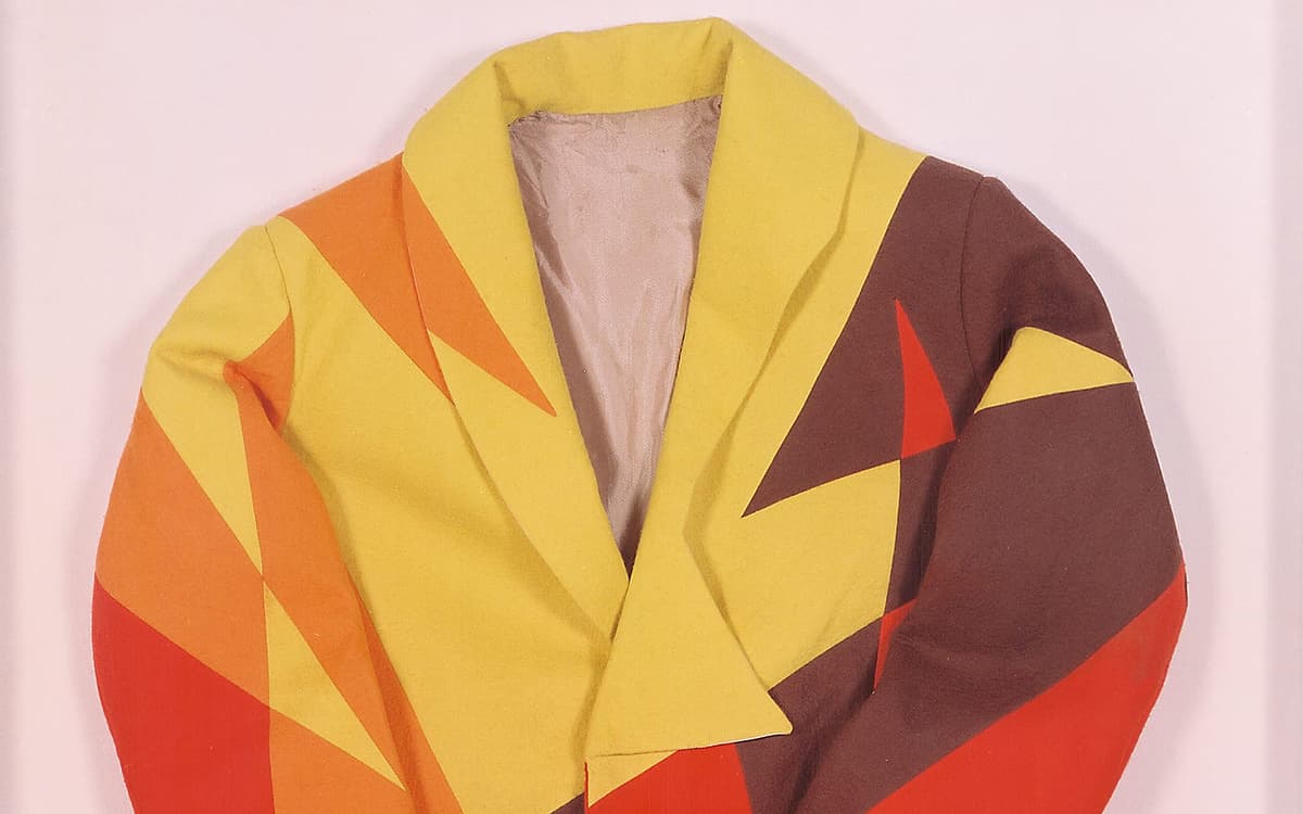 Costume en papier tissé et coloré - Atelier de création en famille, autour de l'exposition « L’étoffe de l’artiste »